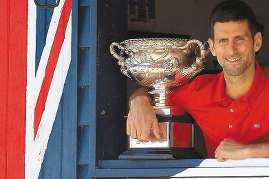 Djokovic, tras su campeonato en el Abierto de Australia en 2021 (Photo by Patrick HAMILTON / AFP) / -- IMAGE RESTRICTED TO EDITORIAL USE - STRICTLY NO COMMERCIAL USE --
