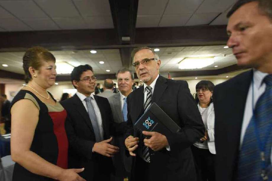 The Chief of the International Commission Against Impunity in Guatemala (CICIG), Colombian Ivan Velasquez (C) at the end of a meeting with Spanish businessmen in Guatemala City on September 1, 2015. Guatemala's Congress voted Tuesday to strip embattled President Otto Perez of his immunity, clearing the way for him to be prosecuted for allegedly masterminding a multi-million-dollar corruption scheme.     AFP PHOTO Johan ORDONEZ
