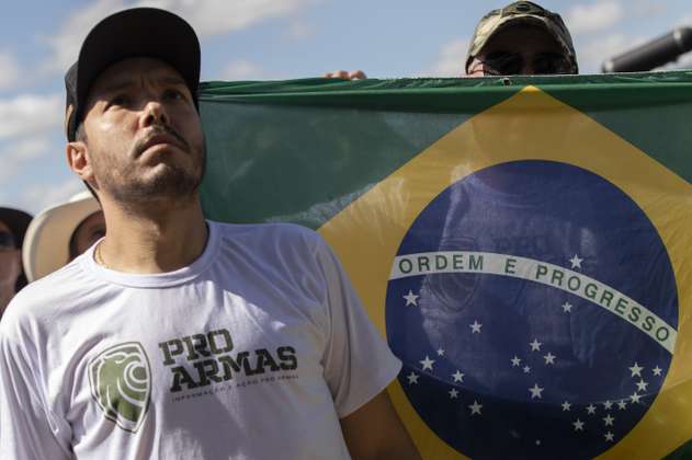A pesar del tiroteo en Texas y del asesinato de Abe, en Brasil defienden las armas