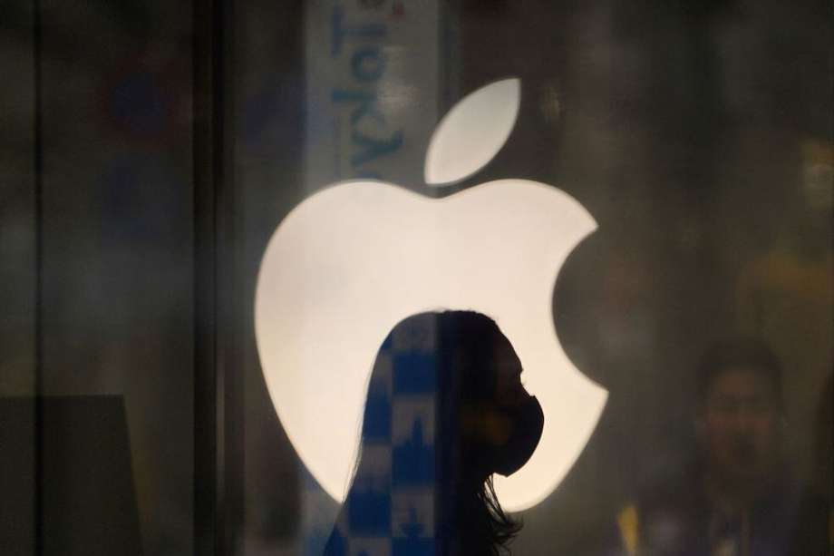 Las acciones del fabricante de iPhone cayeron hasta 4,5 % este lunes, en camino a su mayor pérdida desde el 31 de octubre. 