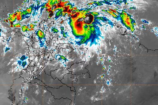 Hacia finales de semana, el sistema podría llegar hasta la categoría de huracán.
