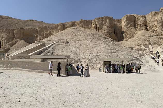 Arqueólogos egipcios descubren restos de palacio faraónico en la península Sinaí