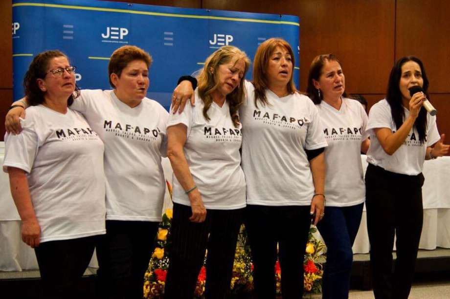 Las Madres de los Falsos Positivos de Soacha y Bogotá son mujeres que llevan años pidiendo justicia por las ejecuciones extrajudiciales que se cometieron contra sus hijos.