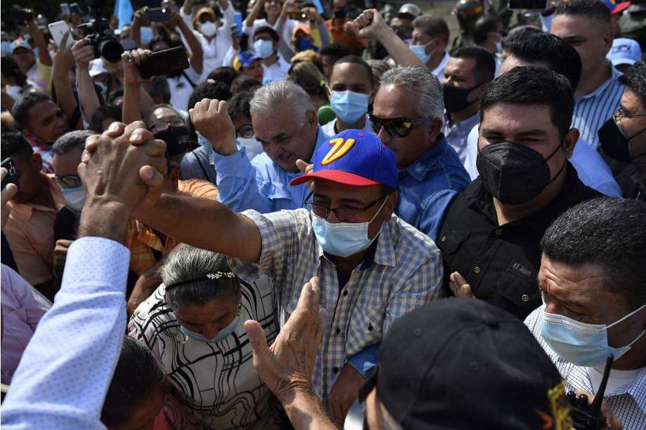 A Sergio Garrido, gobernador electo de Barinas, le suspendieron un programa de radio que tiene en una emisora local y los medios de comunicación regionales recibieron presiones para no entrevistarlo.