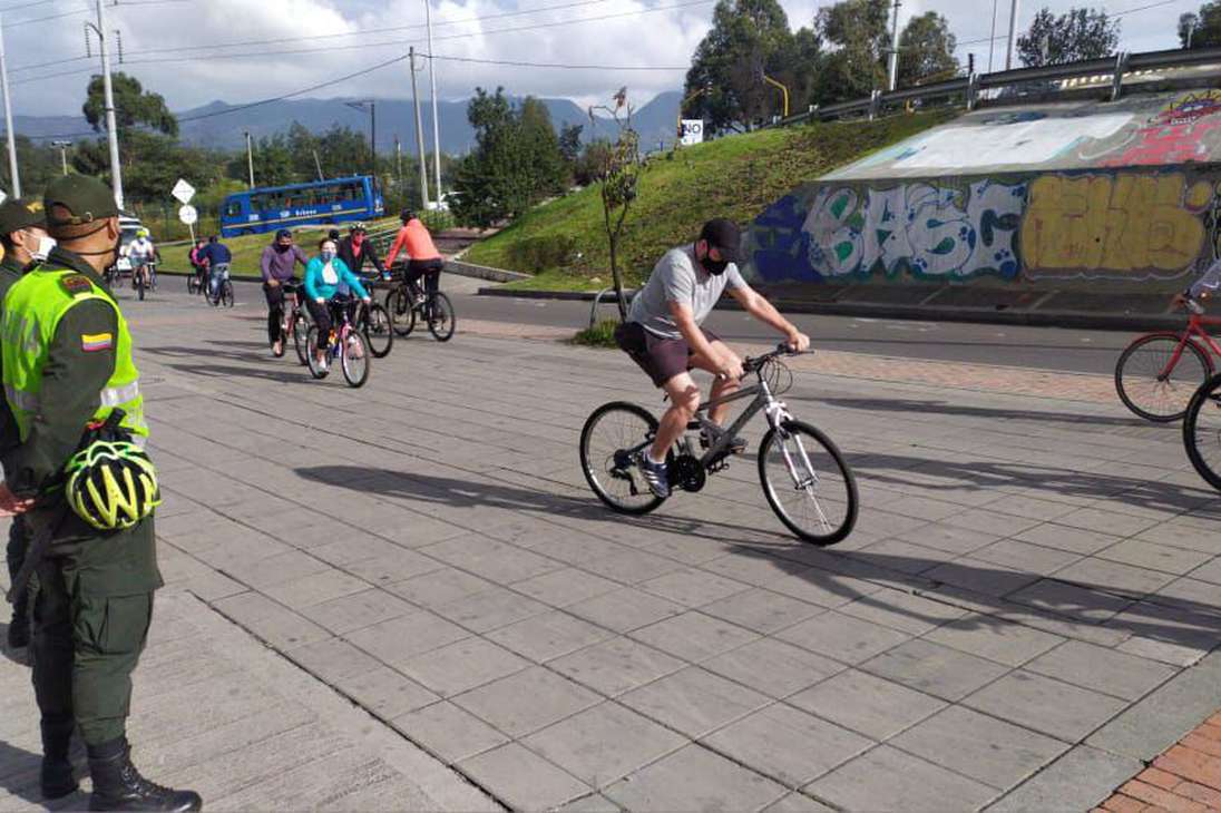 En medio de la nueva realidad de Bogotá, los ciudadanos volvieron a salir a las calles para disfrutar de la ciclovía, de los senderos y parques.