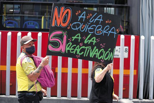 Comerciantes protestan contra la cuarentena