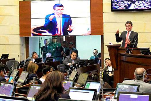 Ministro de Salud, Alejandro Gaviria, durante intervención en el Congreso. / Senado de la República