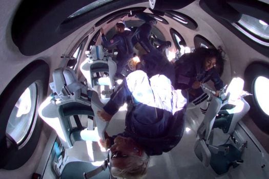 El pasado 11 de julio, Branson subió a una nave SpaceShipTwo para un vuelo de prueba, acompañado por empleados de Virgin Galactic. 