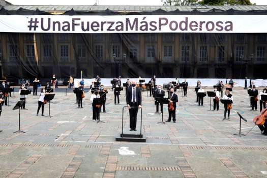 La Orquesta Filarmónica de Bogotá contempló iniciativas estratégicas como Filarmónica al Barrio, en el espacio público, ha promovido flashmobs y actividades públicas. 