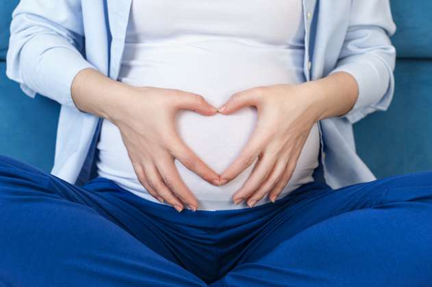 Mimarte en el embarazo ayuda a tu bebé: así lo beneficia