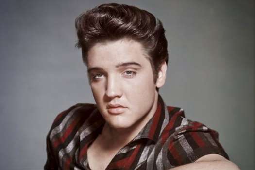 Elvis Presley fue considerado como uno de los creadores del rockabilly, una fusión de música country y rhythm and blues.