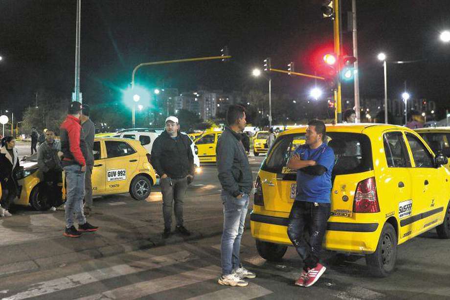 Bloqueo de taxistas en vías de Bogotá