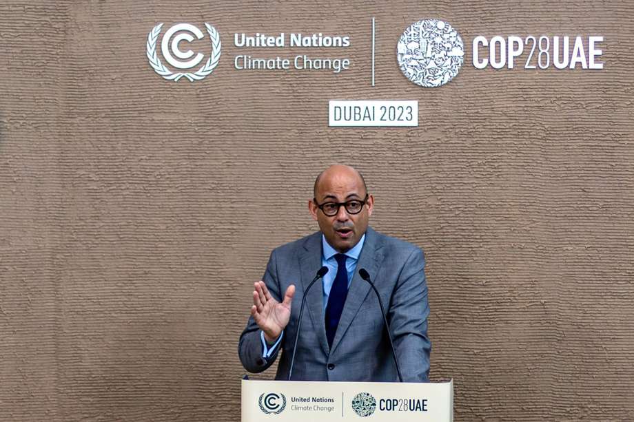 Simon Stiell, responsable de ONU Cambio Climático, durante una conferencia de prensa en la COP28.