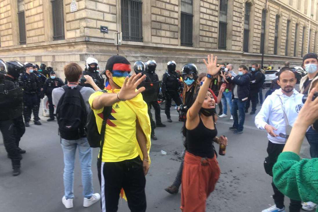 Colombianos París 2021 paro nacional