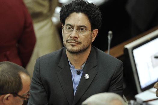 El senador Iván Cepeda denunció un supuesto plan desde el Gobierno para decretar la conmoción interior. 