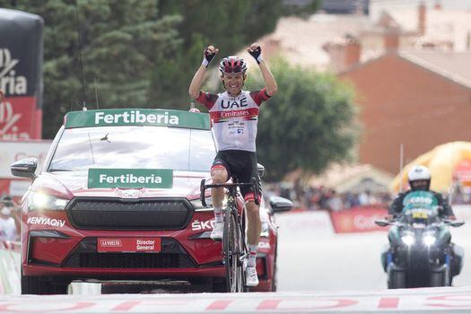 Rafal Majka celebra en la meta de la etapa 15 de la Vuelta a España.