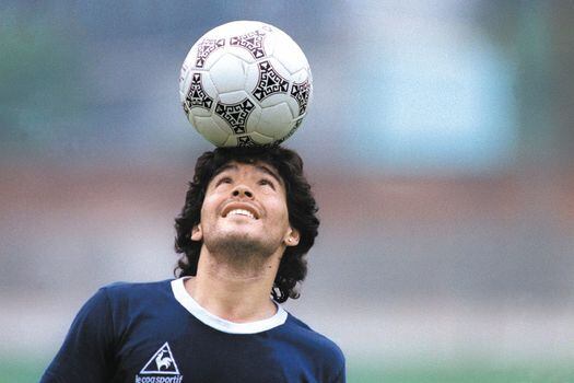 Maradona en 1986 con la camiseta de la selección de Argentina. AFP / JORGE DURAN
