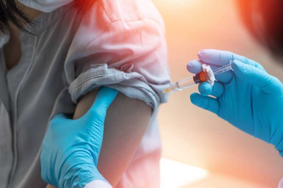 Las reticencias a la vacunación fueron el año pasado una de las diez amenazas de salud global, según la OMS. / Adobe Stock