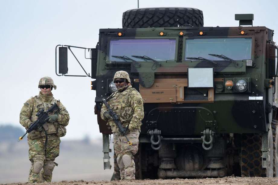 Soldados estadounidenses patrullan en el área de entrenamiento militar en Grafenwoehr, Alemania. / AFP