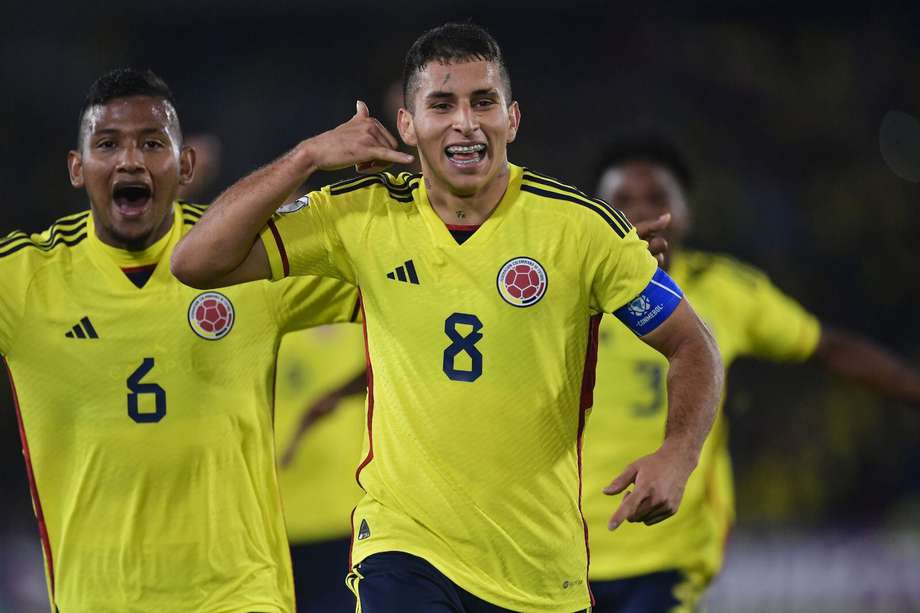 Gustavo Puerta (8), capitán de la selección sub 20 de Colombia, celebrando su anotación ante Paraguay.