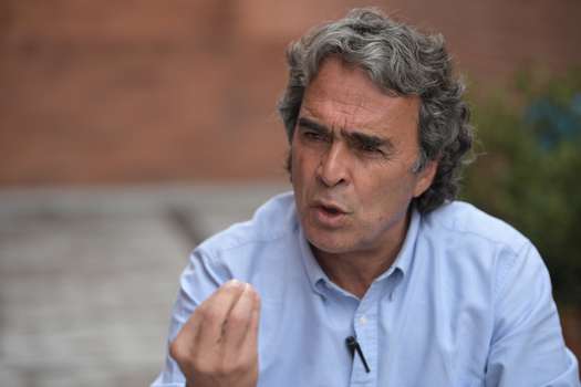 Político colombiano, precandidato presidencial para 2022 por el Partido Verde, en entrevista.