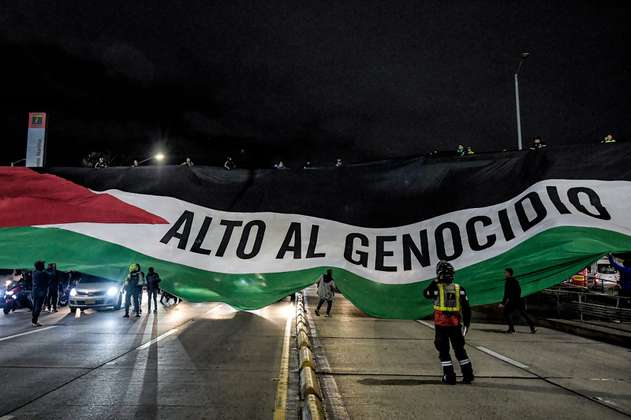 “Alto al genocidio”: la bandera a favor de Palestina que se desplegó por El Campín