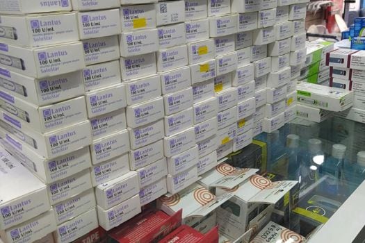 Gobernación de Cundinamarca decomisó 27.452 productos farmacéuticos en distribuidor minorista de Chía.