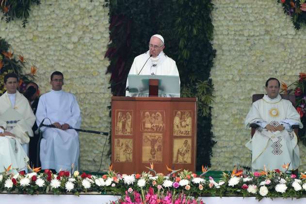 “Vayan a lo esencial, renuévense e involúcrense”: el mensaje del papa desde Medellín