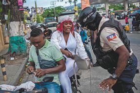 La policía de Haití necesita ayuda para combatir a los criminales