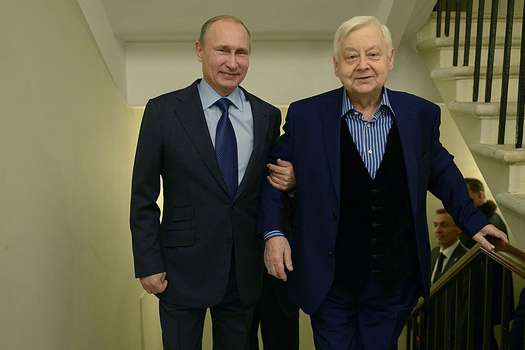 Imagen de Oleg Tabakov junto a Vladimir Putin.  / Cortesía