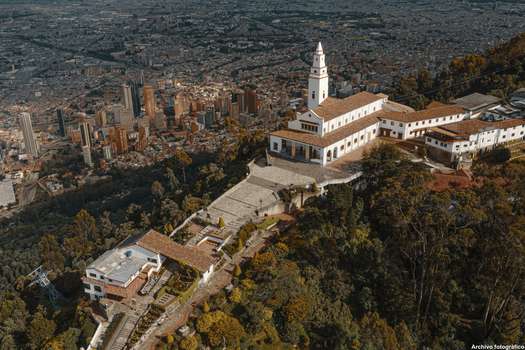 Bogotá cuenta con una amplia oferta de atractivos naturales, históricos y culturales. El cerro de Monserrate, en la imagen, es solo una de las alternativas.