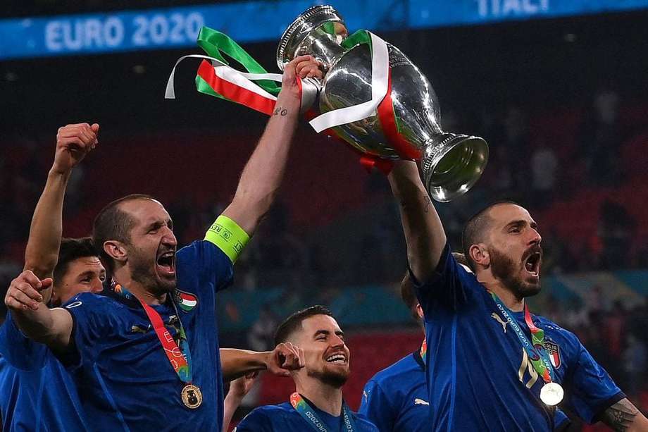 Los defensas italianos Giorgio Chiellini y Leonardo Bonucci, la cuota de experiencia de la Squadra Azzurra, campeona de Europa.