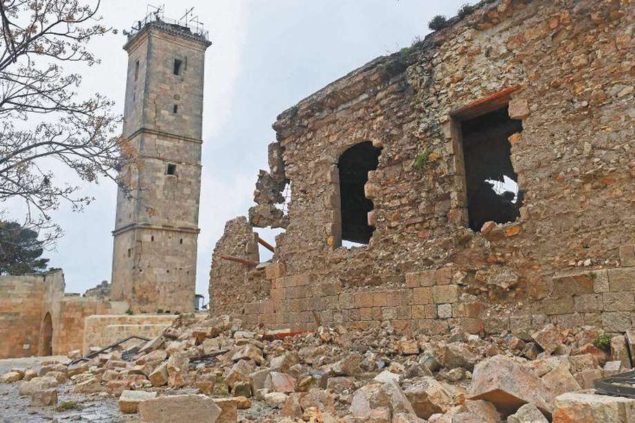  La ciudadela de Alepo, además de haber sufrido daños con el terremoto, se vio afectada durante la guerra civil en Siria. / AFP
