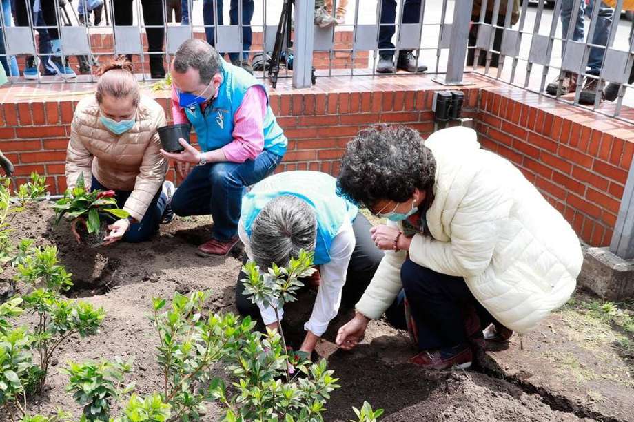 El "Jardín de la esperanza", ubicado en la Secretaría de Salud, tendrá más de mil plantas en homenaje a los miembros del personal de salud fallecidos durante el primer año de pandemia.