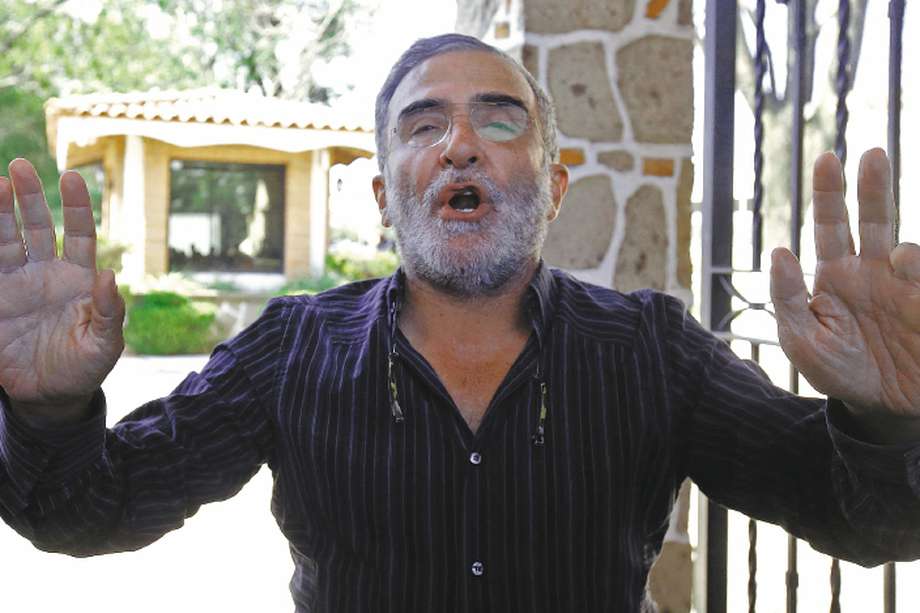 A Vicente Fernández Jr. los secuestradores le amputaron dos dedos de su mano izquierda. / AFP