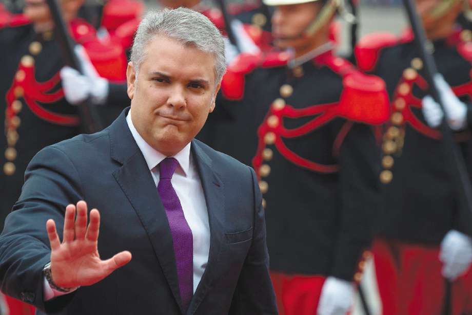 Colombia?s President Ivan Duque waves as he arrives at the presidential palace in Lima to meet with his Peruvian counterpart Martin Vizcarra on May 27, 2019.
 Duque is in Peru on a one-day official visit. / AFP / Cris BOURONCLE
