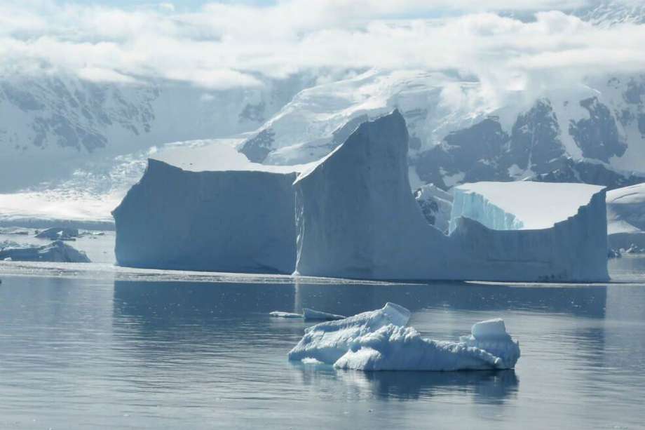 El iceberg se separó en 2017 de la barrera de hielo de Larsen en la Antártida.