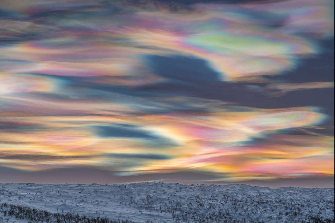 Categoría paisajes del cielo: en los cielos despejados en la Laponia finlandesa el fotógrafo capturó la belleza de una noche polar.