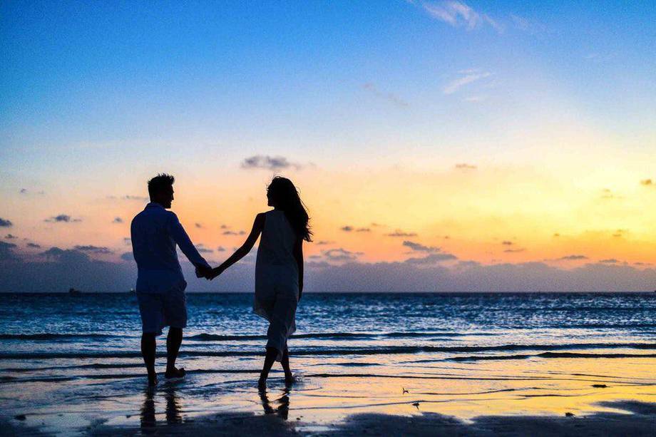 Casarte con un hombre inteligente es el secreto para ser feliz, según un estudio
