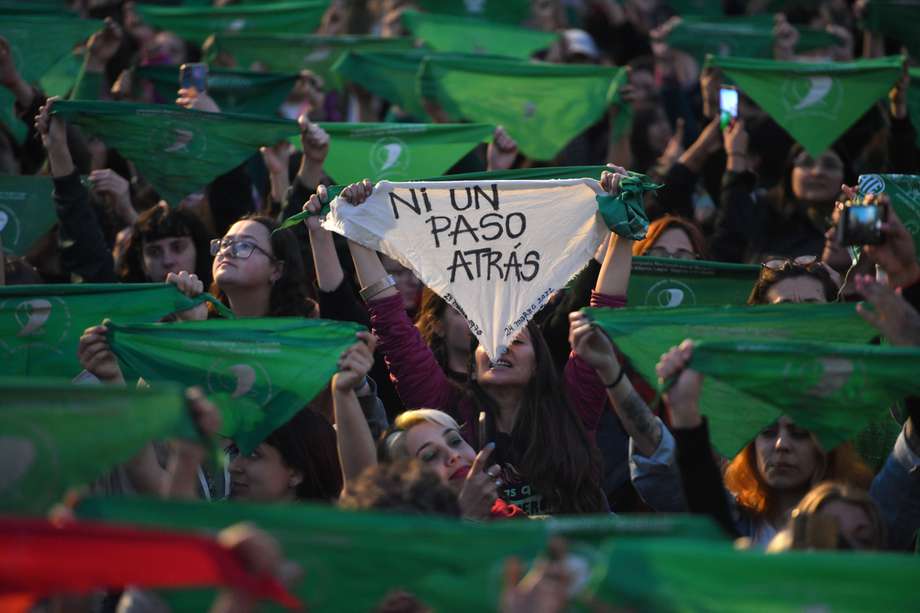 Foto de archivo de miles de mujeres y decenas de colectivos feministas marchando durante el Día de Acción por la Despenalización del Aborto en America Latina, en Buenos Aires (Argentina).