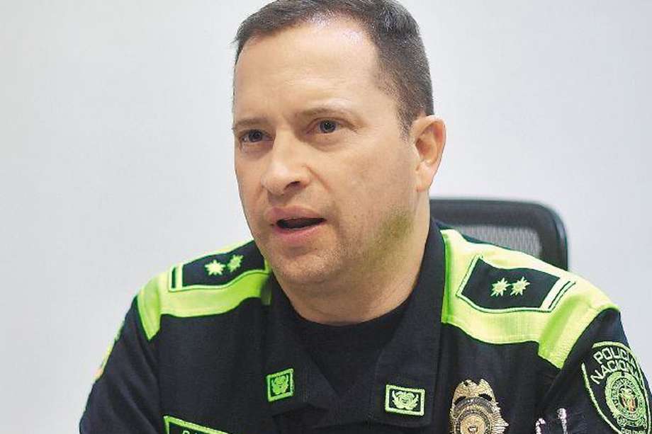El brigadier general Carlos Triana tiene 48 años y es oriundo de La Peña (Cundinamarca). 