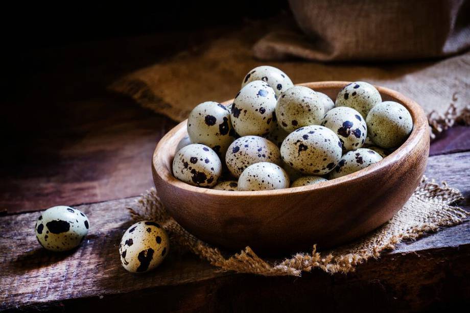 Deliciosos huevos de codorniz: Un manjar gourmet en tu cocina