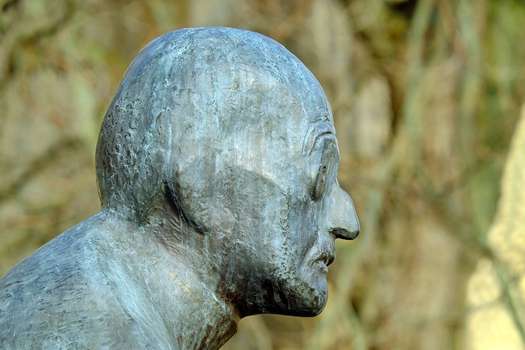Escultura de Max Planck.