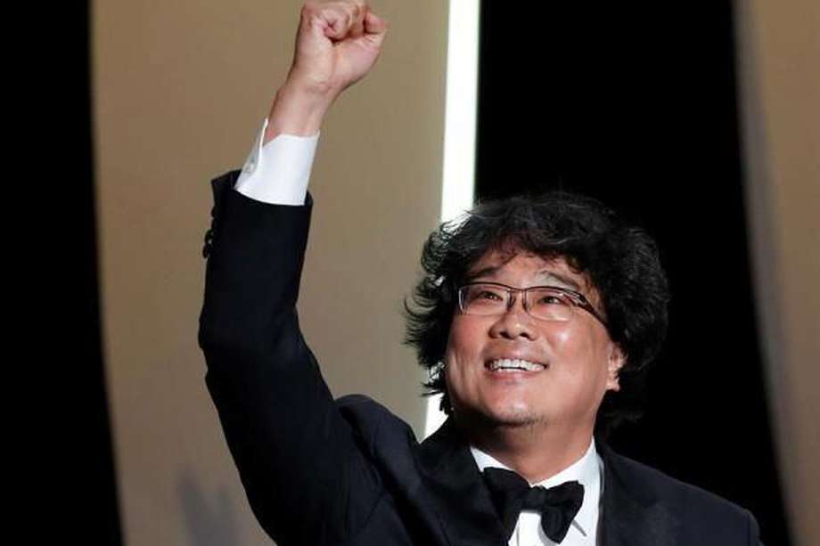 Nacido en Corea del Sur, Bong Joon-ho debutó como director de largometraje con la comedia negra "Barking Dogs Never Bite (2000) y alcanzó la fama internacional con "Memories of a Murder (2003), por la que ganó la Concha de Plata en el Festival de Cine de San Sebastián.
