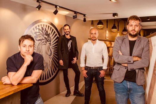 De izquierda a derecha Cristian Amaya,  Richard Duarte, Ricardo Amaya, Rawad Chammas, emprendedores que le dieron vida a la idea de negocio #Pollos.