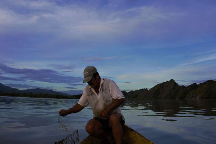 Se estima que a lo largo del río Magdalena haya más de 65.000 pescadores artesanales. 