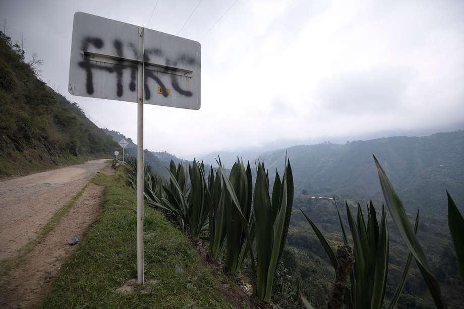 Grafitis de las disidencias de las FARC.