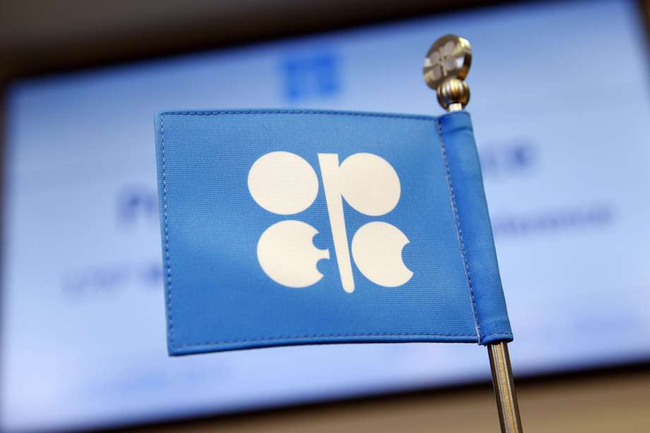 The flag of the Organization of Petroleum Exporting Countries (OPEC) stands on a desk ahead of a news conference at the 175th Organization Of Petroleum Exporting Countries (OPEC) meeting in Vienna, Austria, on Thursday, Dec. 6, 2018. The Organization of Petroleum Exporting Countries and its allies are desperate to shore up oil prices after a slump of more than $20 a barrel since October. Photographer: Stefan Wermuth/Bloomberg