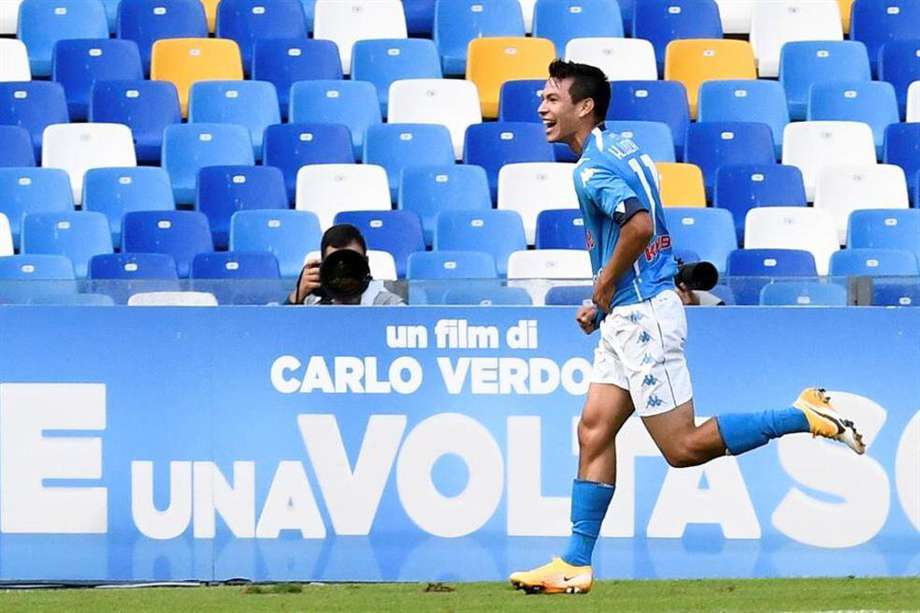 Hirving 'Chucky' Lozano anotó dos de los cuatro goles en la victoria del Napoli sobre el Atalanta en la Serie A.