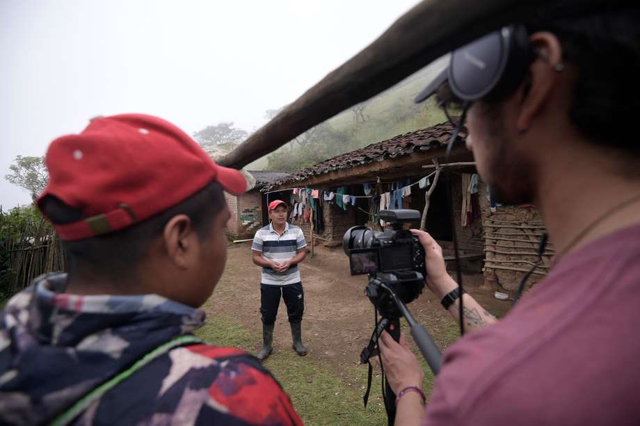 Colombia+20 ha desarrollado escenarios de periodismo colaborativo con reporteros de las regiones más afectadas por el conflicto y el abandono estatal. 